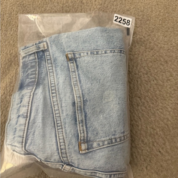 Abercrombie & Fitch Curve Love High Rise Mom Ripped Shorts Women Size 32 - Picture 13 of 13